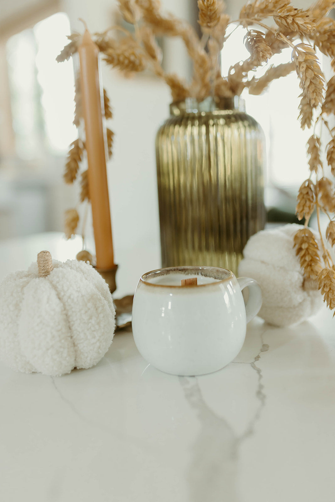 Cream Round Mug Candle - Vanilla Woods